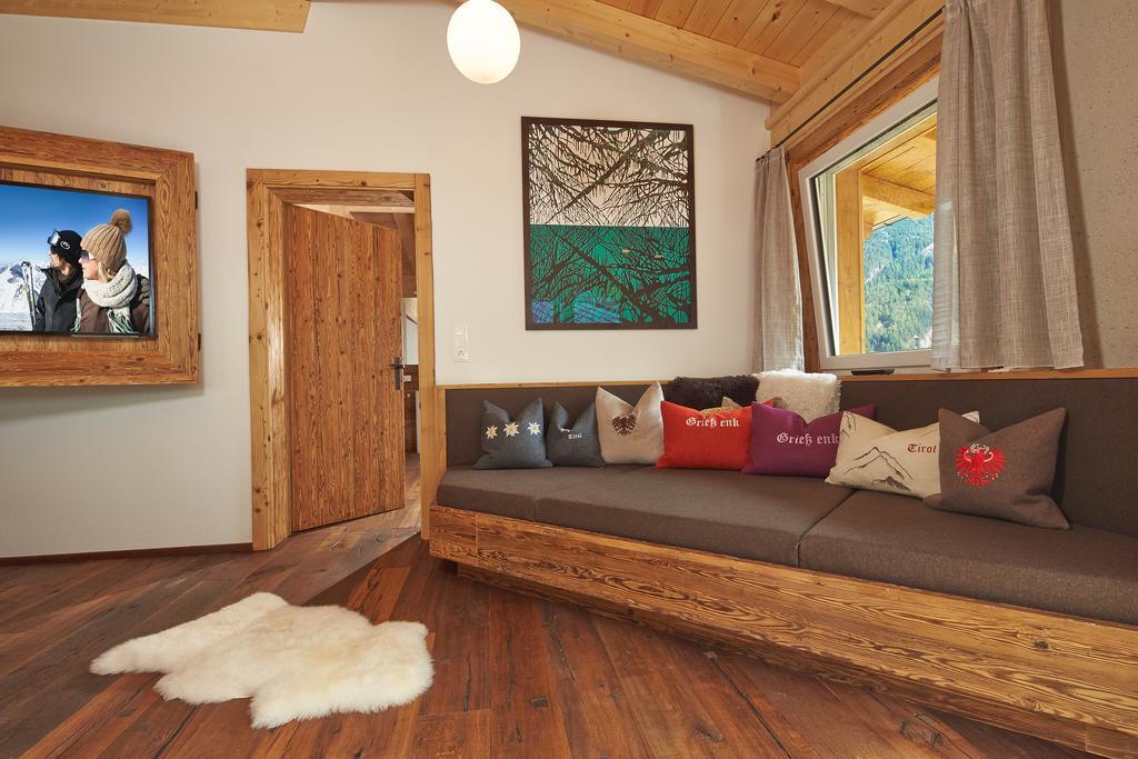 Alpendiamond Ski In & Bike Out Apartments Top 200, 400 & Penthouse 600 Solden Room photo